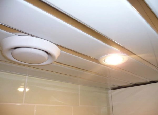 Вытяжной вентилятор в подвесном потолке
