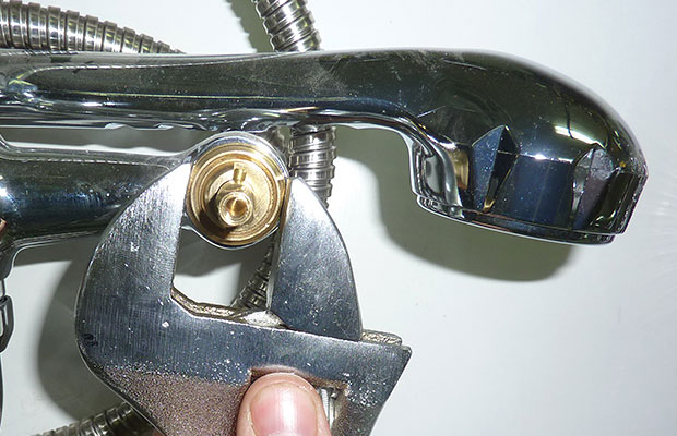 Кран-букс - основная деталь вентильного смесителя