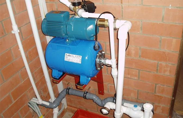 Гидроаккумулятор предназначен для поддержания в системе заданного давления создания некоторого запаса воды и предотвращения поломки электрооборудования