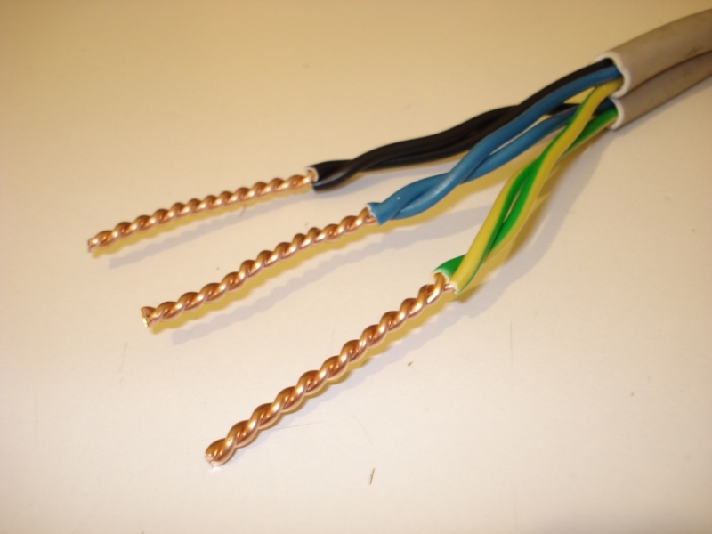 Скрутка проводов – многообразие простых способов соединения