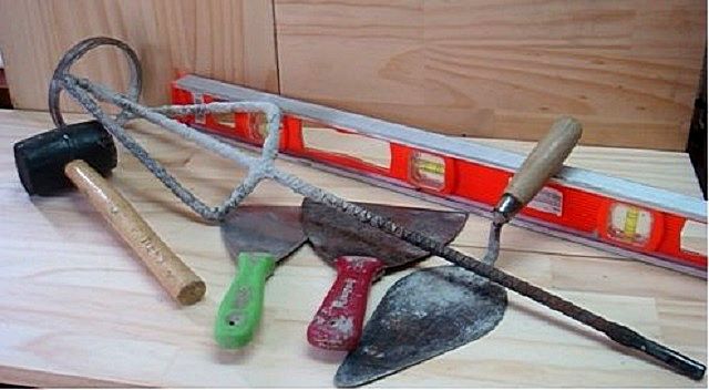 Простейший набор инструментов для бескаркасного крепления гипсокартона на стену