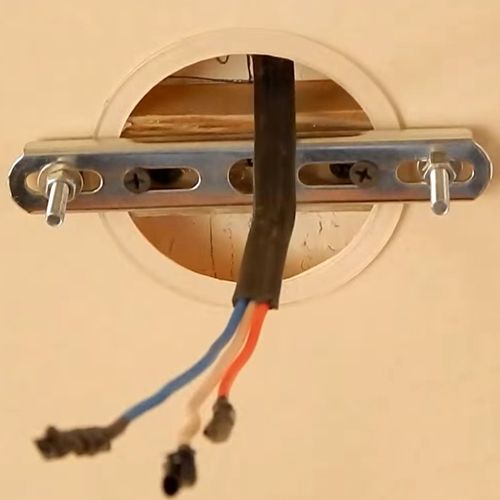 Как повесить люстру на натяжной потолок самостоятельно