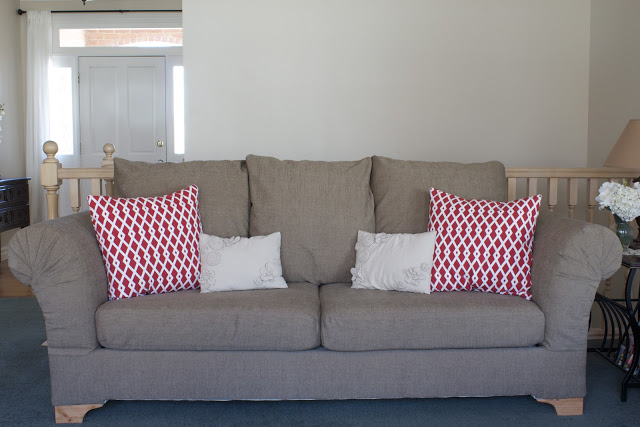 Как правильно обшить диван своими руками?