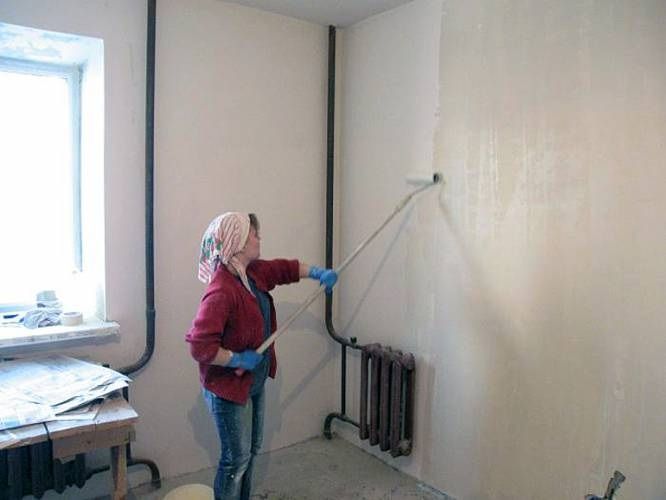Использование грунтовки при работе со стеной