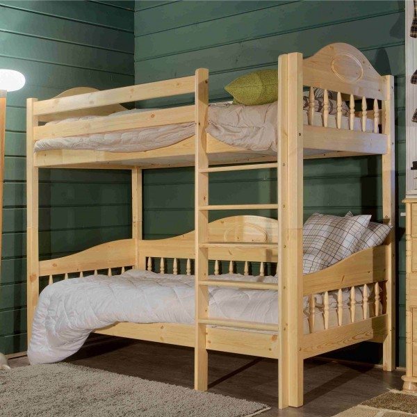 Размещение двух спальных мест друг над другом позволяет экономнее использовать полезное пространство комнаты