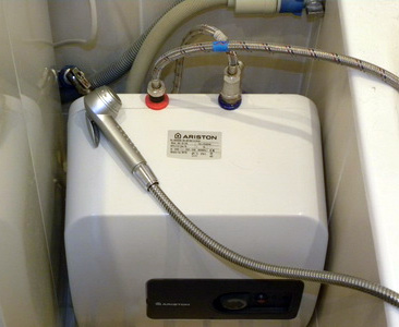 Как установить водонагреватель под раковиной