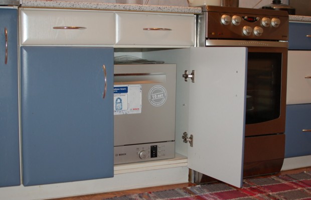 Встраиваемая модель посудомоечной машины по размерам должна соответствовать габаритам кухонной мебели