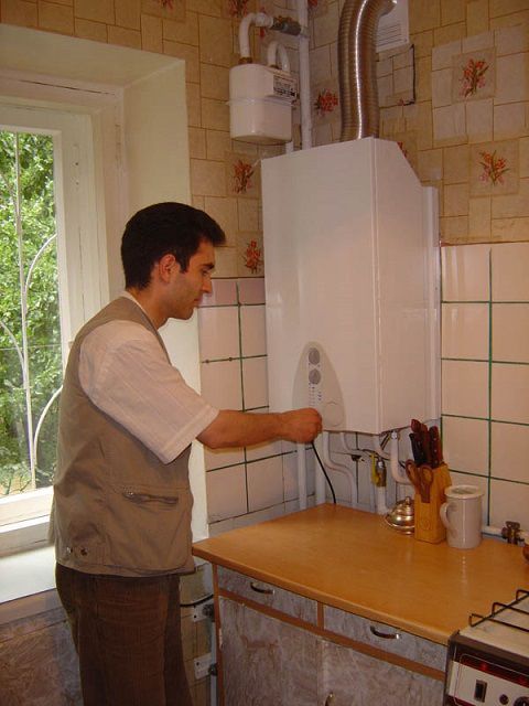 Компактный газовый котел может быть установлен и на кухне