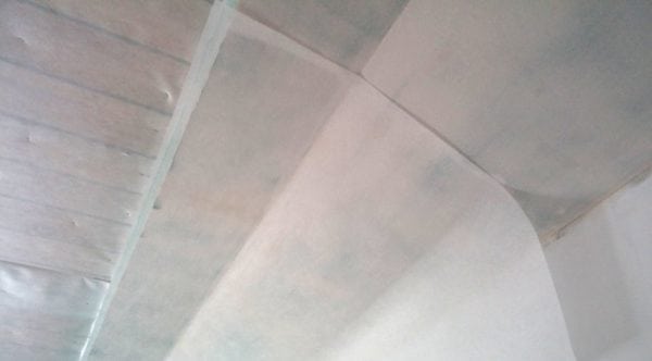 Наклейка стеклохолста на потолок