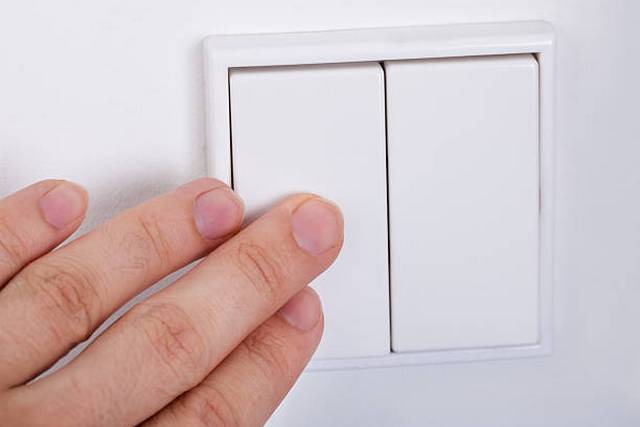 Выключатели с двумя клавишами позволяют существенно повысить удобство системы управления освещением в помещениях, упростить монтажные работы.