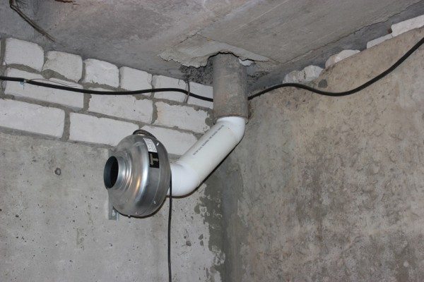 Принудительная вентиляция подвала в доме с помощью специального оборудования
