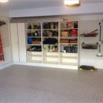 Удобный шкаф-стеллаж для гаража